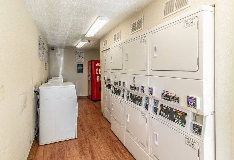 فندق Hometowne Studios By Red Roof Houston   Northwest