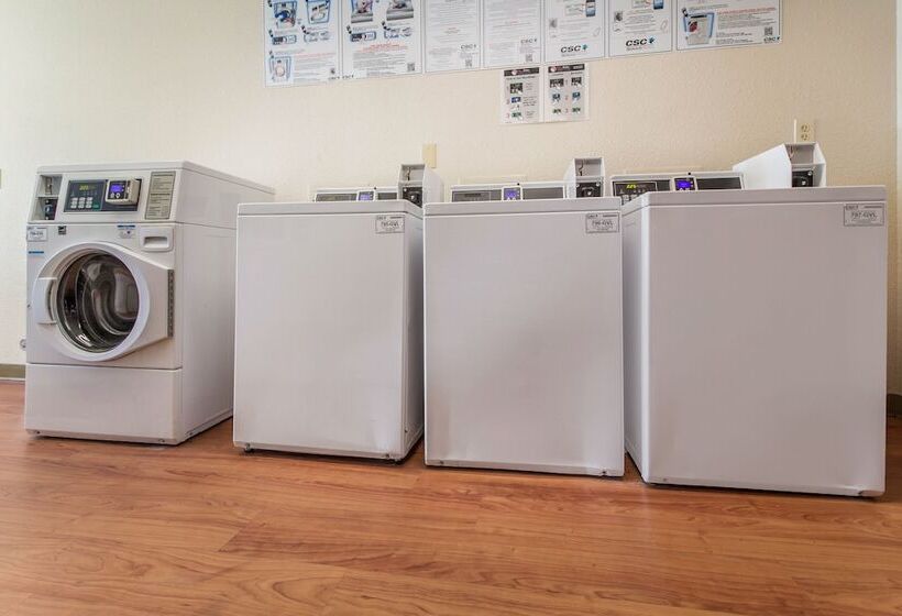 فندق Hometowne Studios By Red Roof Houston   Northwest