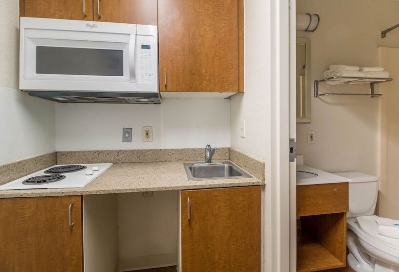 فندق Hometowne Studios By Red Roof Houston   Northwest