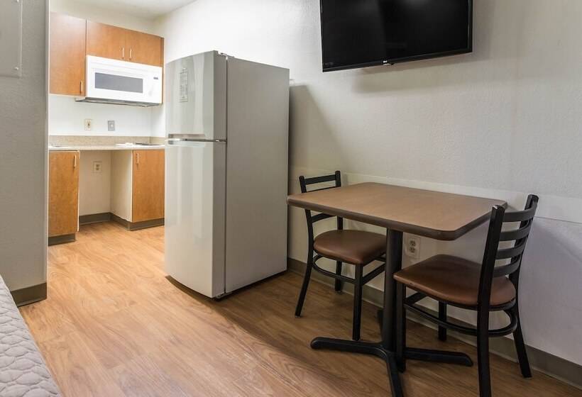 בית מלון כפרי Hometowne Studios By Red Roof Houston   Northwest