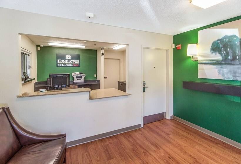 فندق Hometowne Studios By Red Roof Houston   Northwest