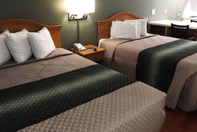 فندق Hometowne Studios By Red Roof Houston   Northwest