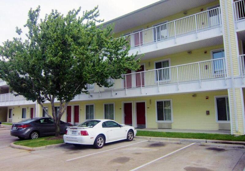 فندق Hometowne Studios By Red Roof Houston   Northwest