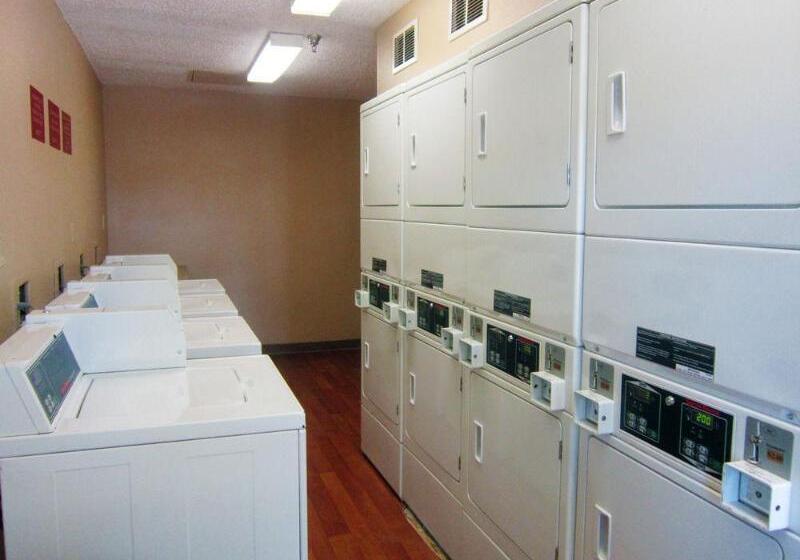 בית מלון כפרי Hometowne Studios By Red Roof Houston   Northwest