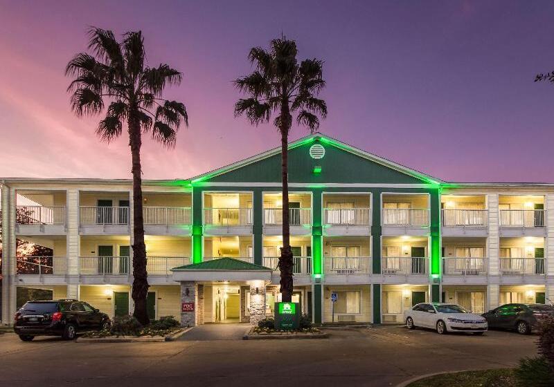 בית מלון כפרי Hometowne Studios By Red Roof Houston   Northwest