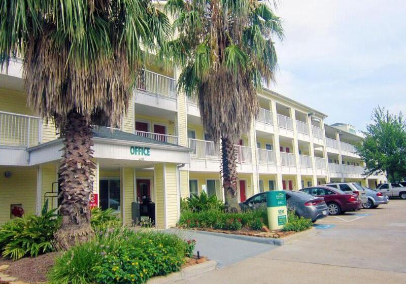 فندق Hometowne Studios By Red Roof Houston   Northwest