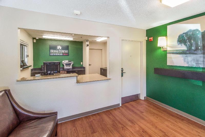 فندق Hometowne Studios By Red Roof Houston   Northwest