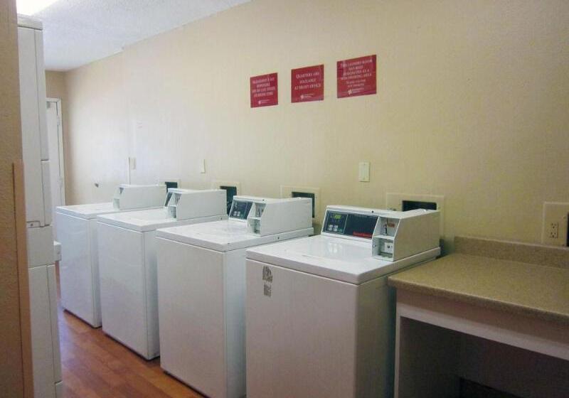 فندق Hometowne Studios By Red Roof Houston   Northwest