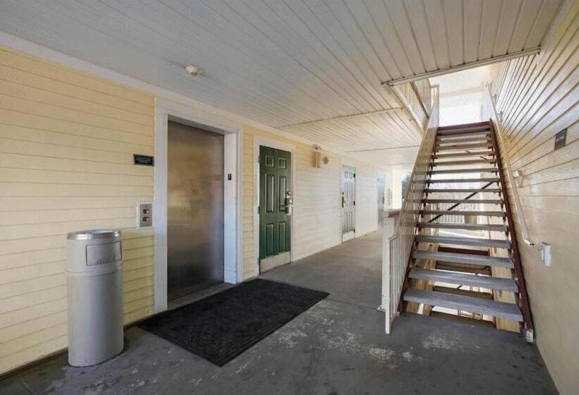 فندق Hometowne Studios By Red Roof Lake Charles   Sulphur