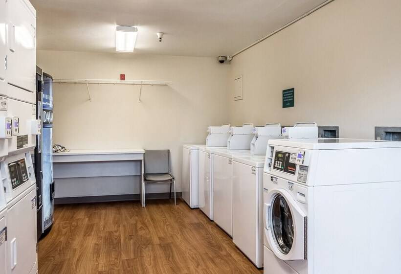 فندق Hometowne Studios By Red Roof Salem, Or