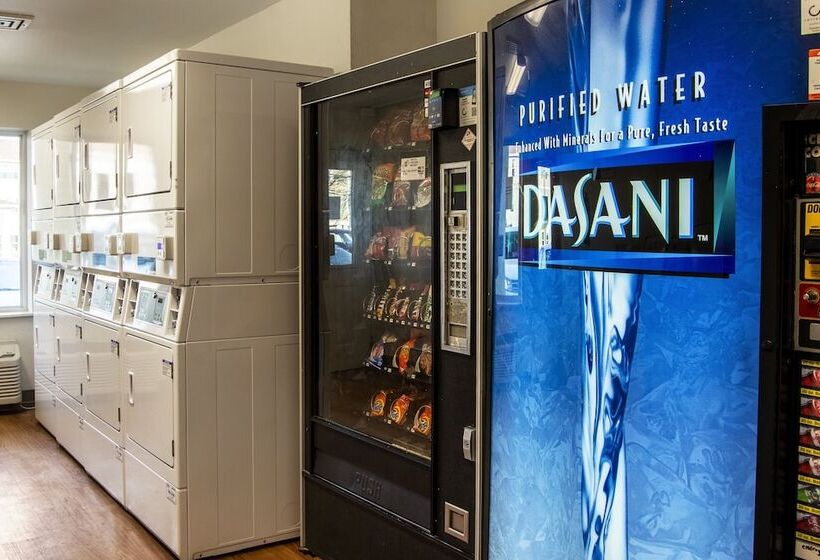 فندق Hometowne Studios By Red Roof Salem, Or