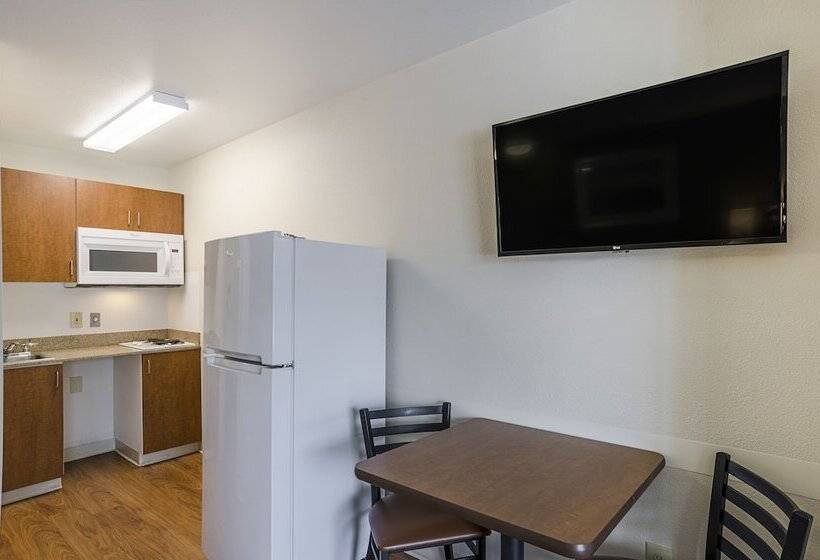 فندق Hometowne Studios By Red Roof Salem, Or