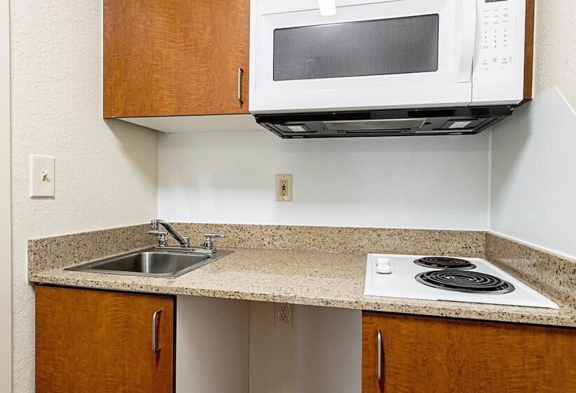 فندق Hometowne Studios By Red Roof Tacoma   Puyallup