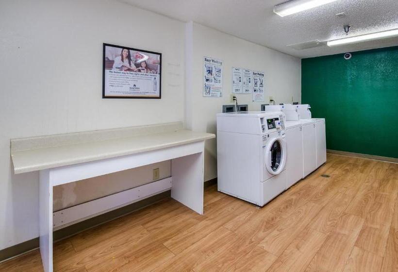 호텔 Hometowne Studios By Red Roof Winston Salem   University Pkwy