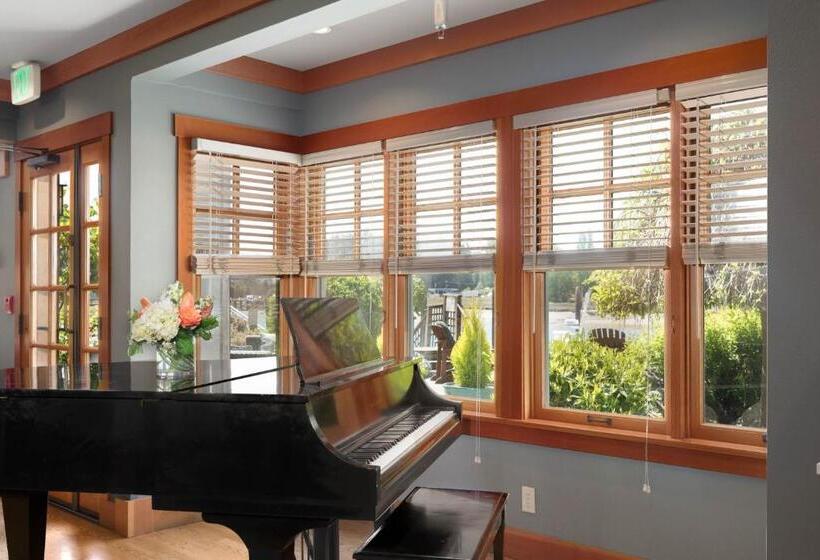 فندق La Conner Channel Lodge