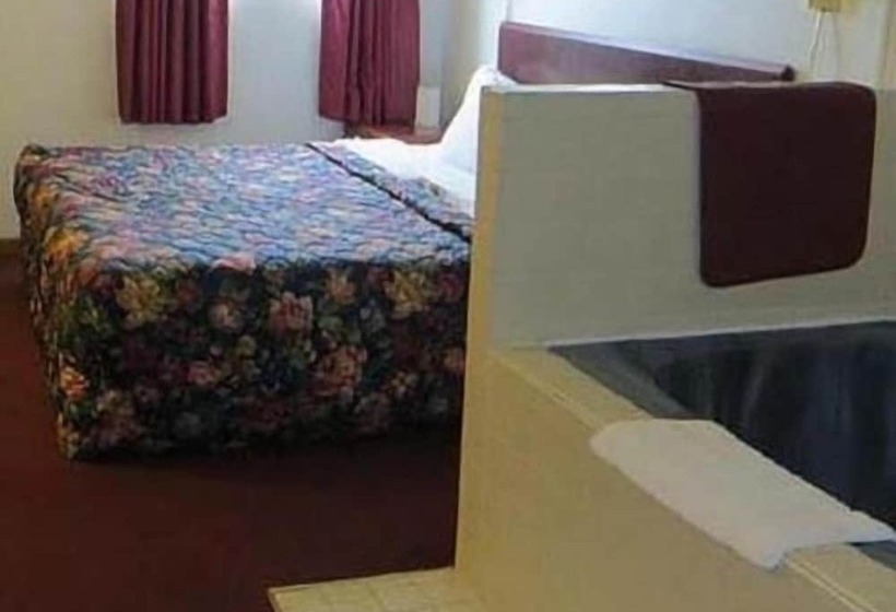 فندق Oak Grove Inn