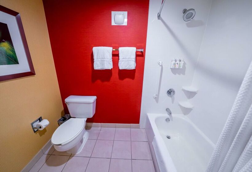 هتل Iowa Inn Bettendorf Quad Cities