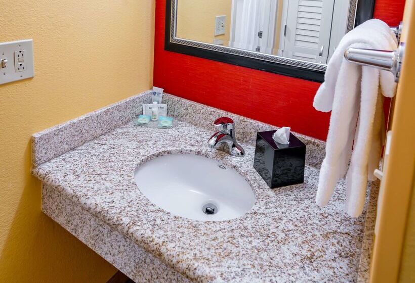 هتل Iowa Inn Bettendorf Quad Cities