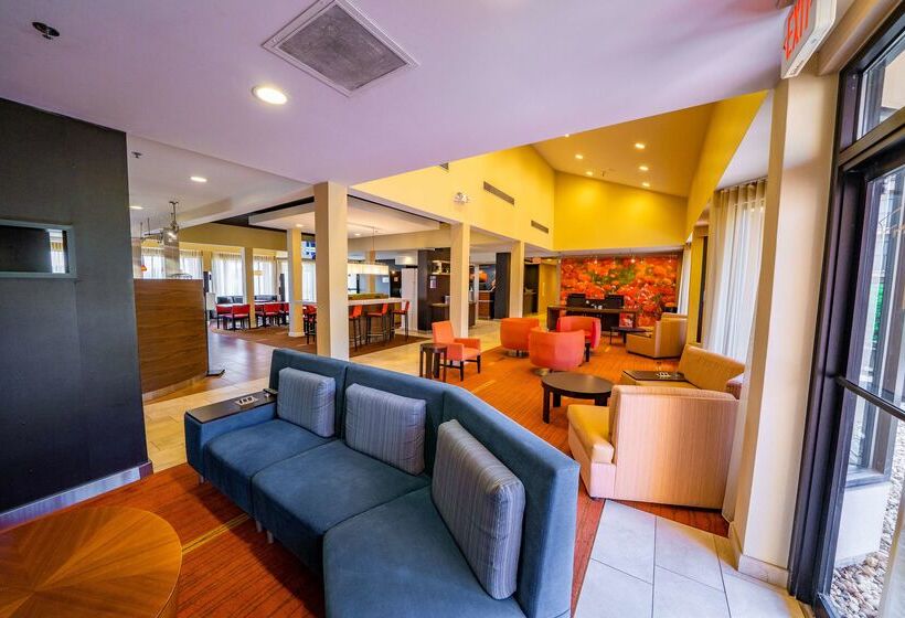 هتل Iowa Inn Bettendorf Quad Cities