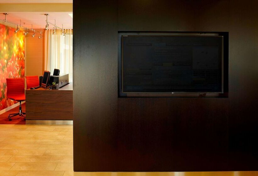 هتل Iowa Inn Bettendorf Quad Cities