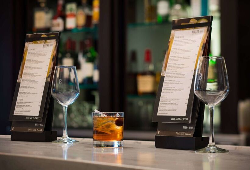 Отель Sonesta Select Phoenix Camelback