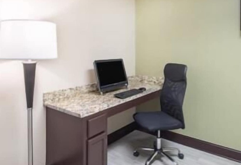 فندق Super 8 By Wyndham Charleston Sikeston East Mo