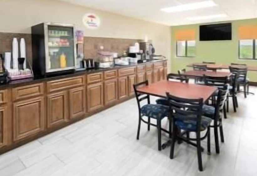 فندق Super 8 By Wyndham Charleston Sikeston East Mo