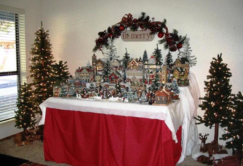 ホテル The Christmas Tree Inn