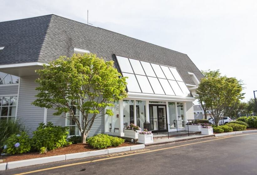 Отель The Cove At Yarmouth