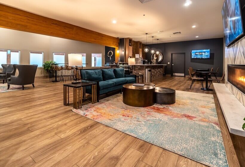 Отель The Cove Of Lake Geneva