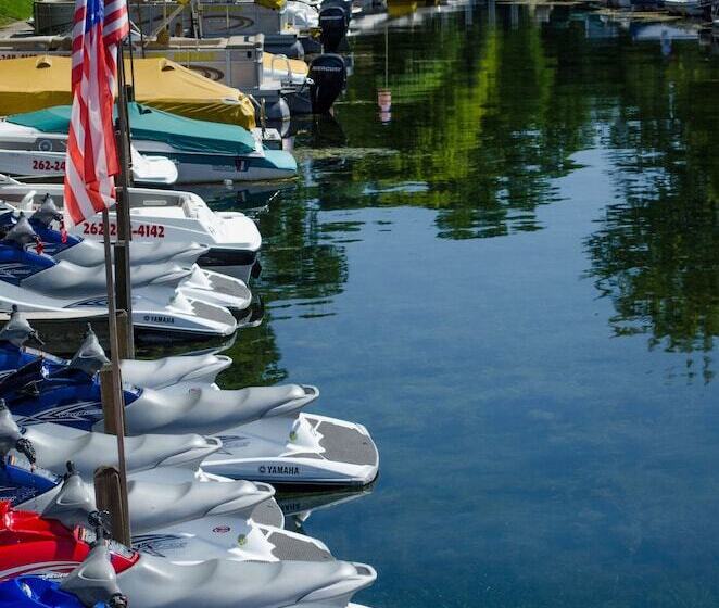 هتل The Cove Of Lake Geneva