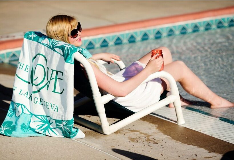 Отель The Cove Of Lake Geneva