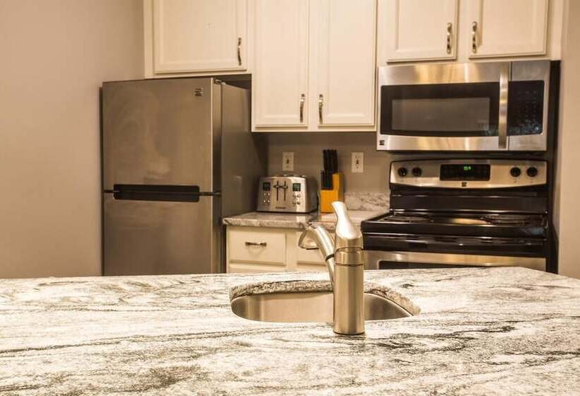 Отель The Cove Of Lake Geneva