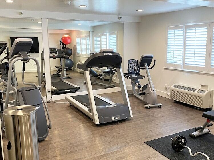 호텔 The Crestview