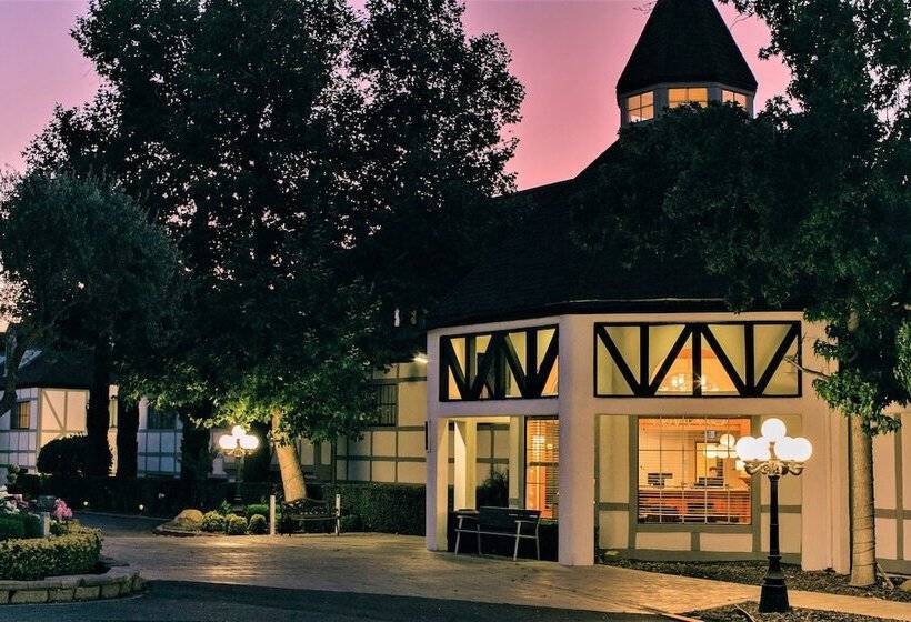 Vinland Hotel And Lounge