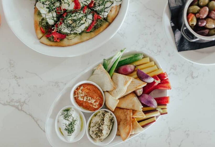 Vinland Hotel And Lounge