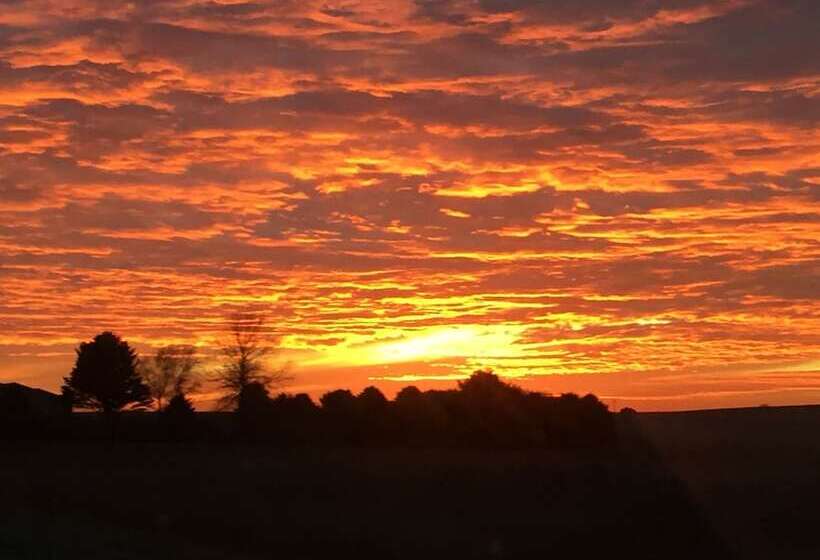 모텔 Crest Country Inn