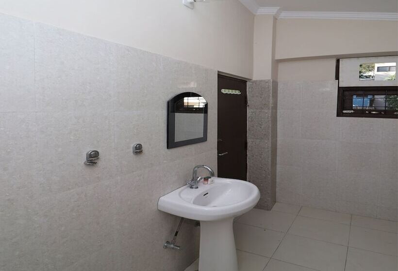 Anees Mian By Oyo Rooms