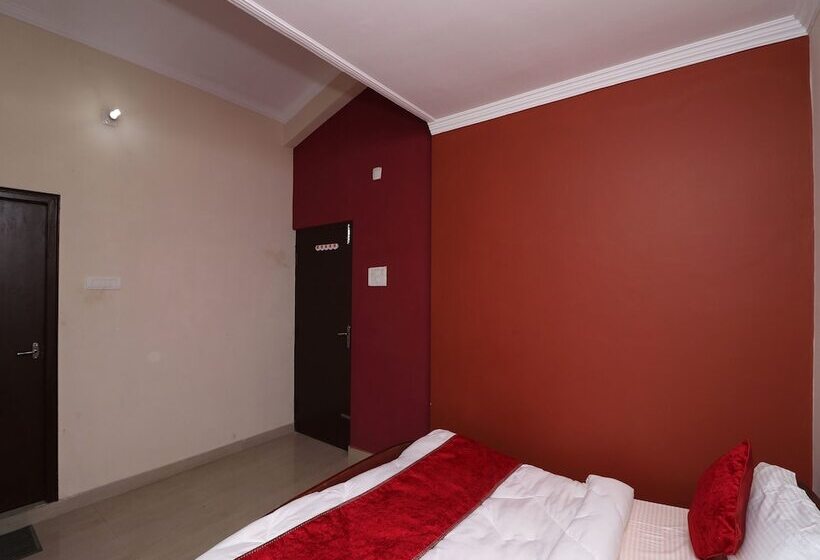 Anees Mian By Oyo Rooms