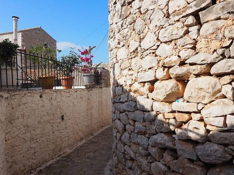 Areopoli Sofia Old Town Inn