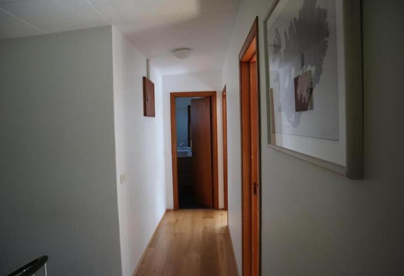 تختخواب و صبحانه Spói Guesthouse