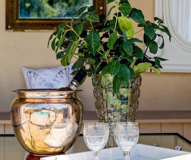 여관 Les Secrets D Aix Les Roulottes