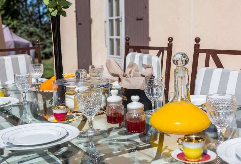 여관 Les Secrets D Aix Les Roulottes