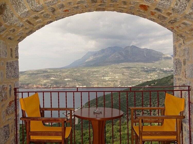 פונדק Sofia Limeni View