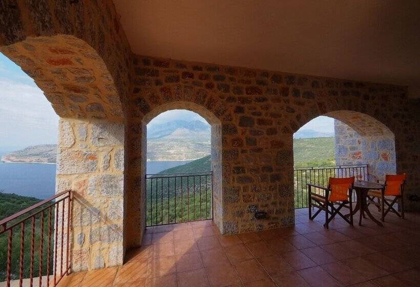 פונדק Sofia Limeni View