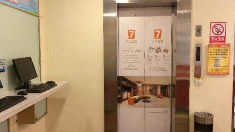 Hotel 7 Days Inn Wuhan Dingziqiao Zhongnan Road Metro Station