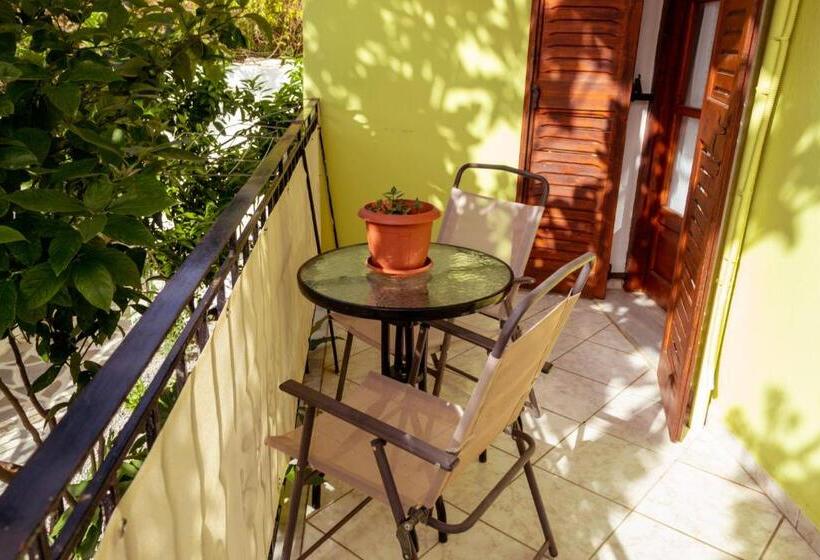 בית מלון כפרי Alexandra S House