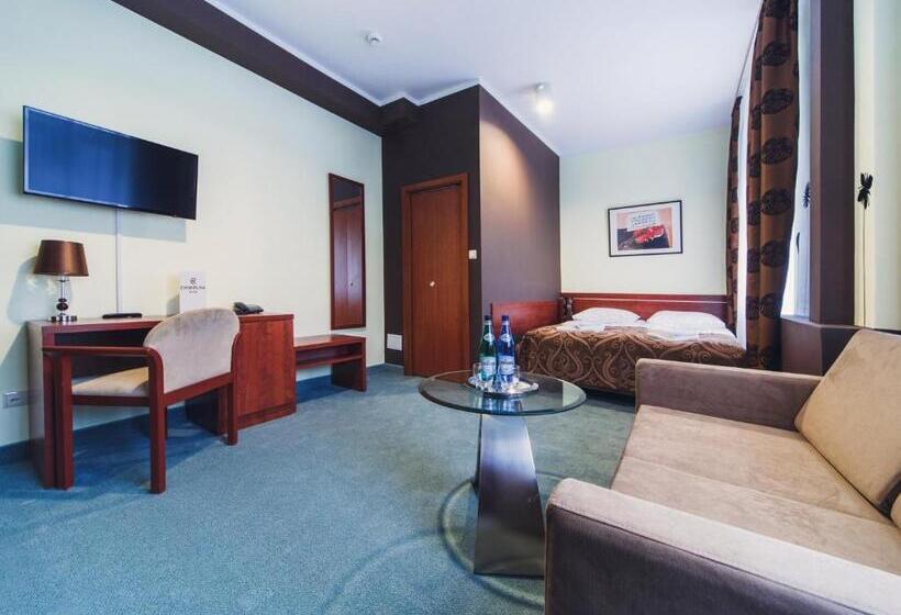 هتل Chmielna Warsaw