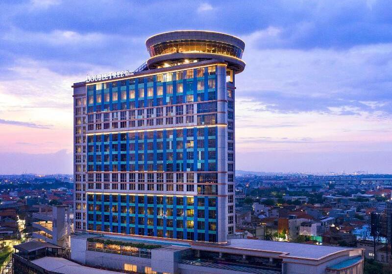 בית מלון כפרי Doubletree By Hilton Surabaya