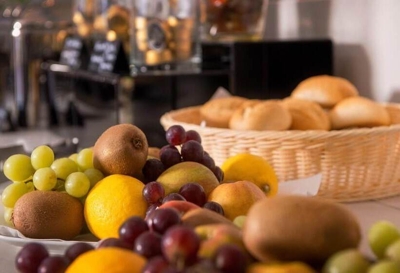 호텔 Four Stars By City